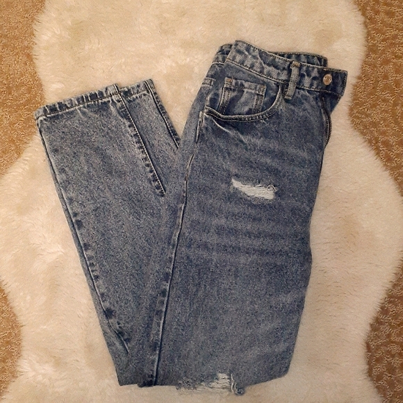 Mom Jeans - Picture 2 of 11